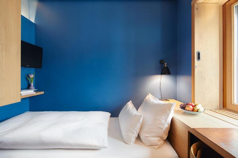 Classic Single Room image 3