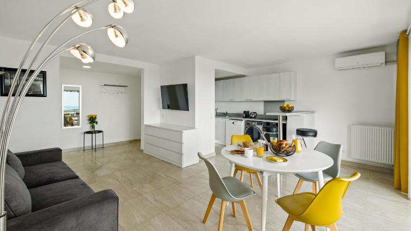 Two-Bedroom Apartment with Sea View image 1