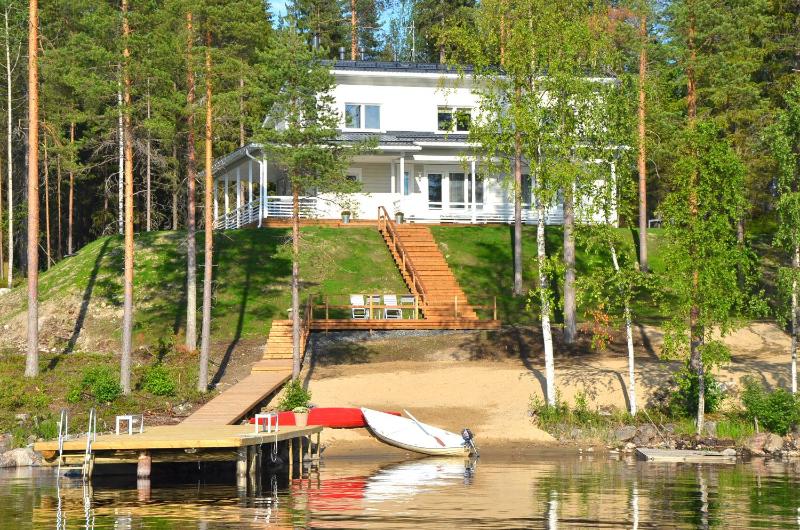 Five-Bedroom Villa image 4