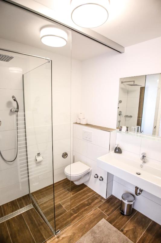 Double Room with Balcony image 2