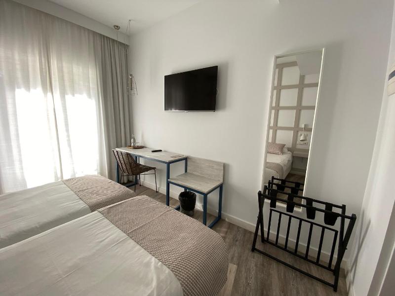 Double Room image 2