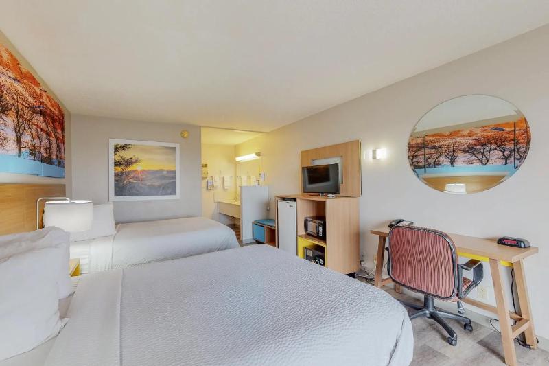 Double Room - Disability Access/Non-Smoking image 2