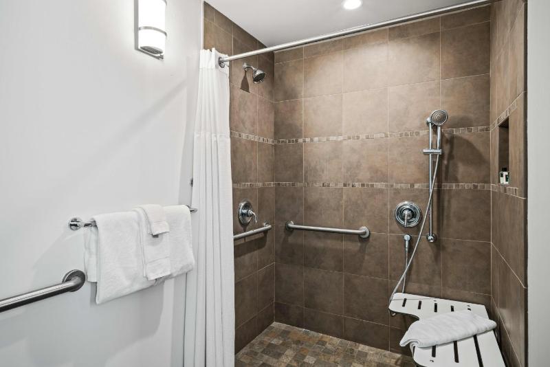 King Room - Disability Access image 3
