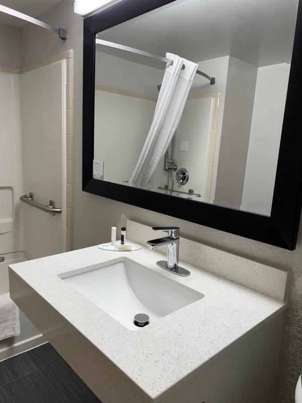 King Room - Mobility Access/Non-Smoking image 4