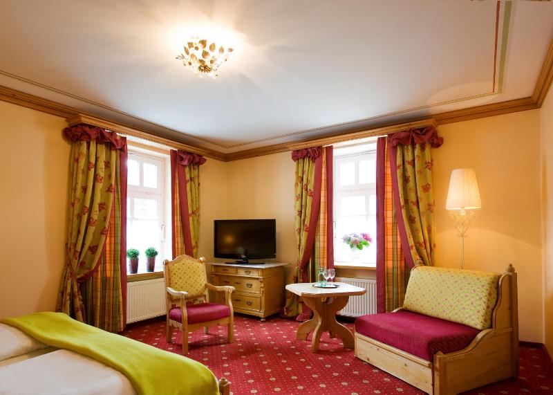 Standard Double Room image 3