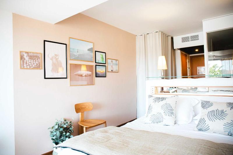 Deluxe Double Room with Wellness Access image 3