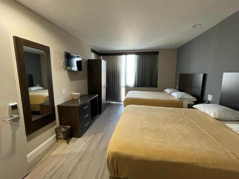 Standard Queen Room image 2