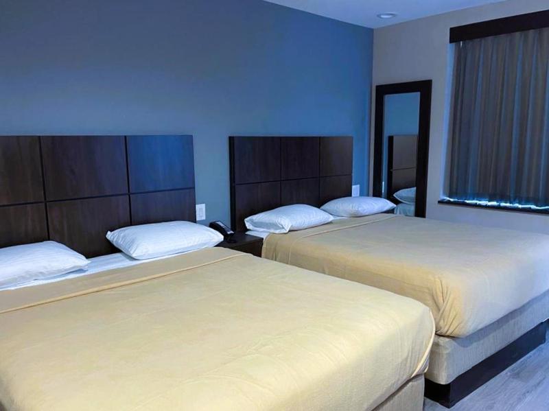 Queen Room image 2