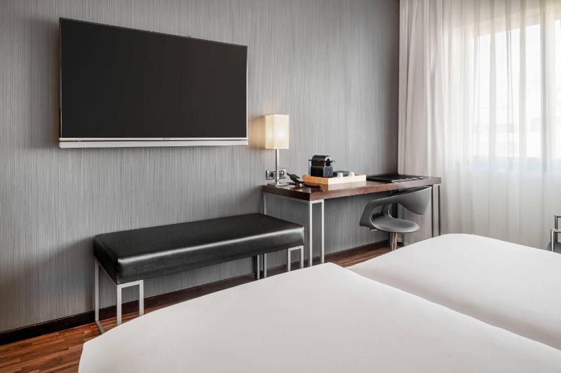 Standard Plus Twin Room image 4