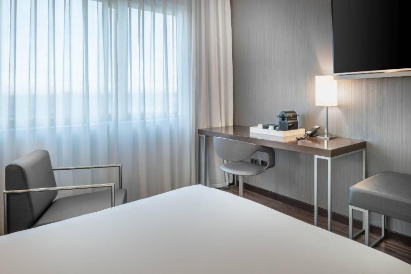 Standard Plus Twin Room image 3