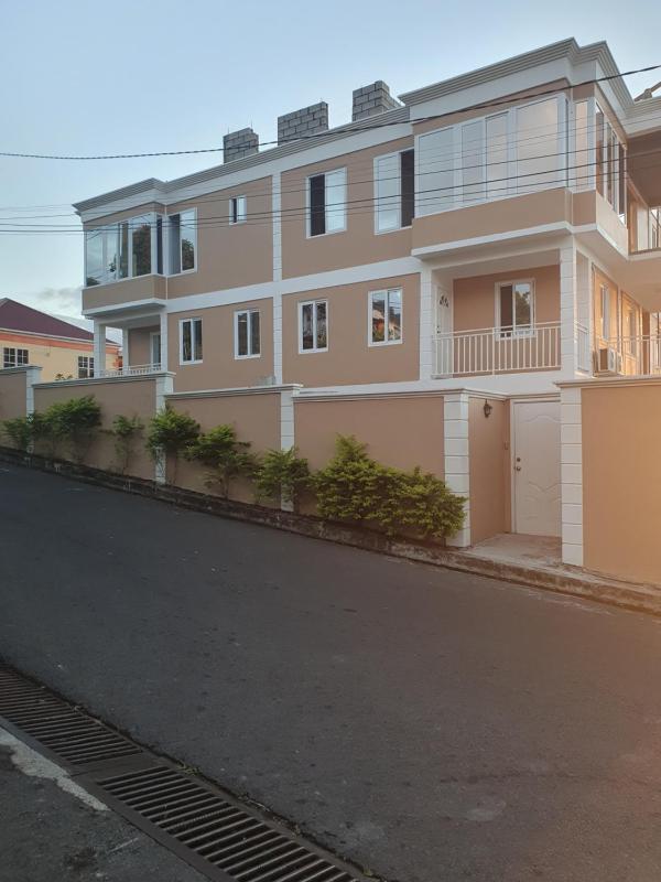 Lovely 2 Bedroom Apartment with shared pool - image 13
