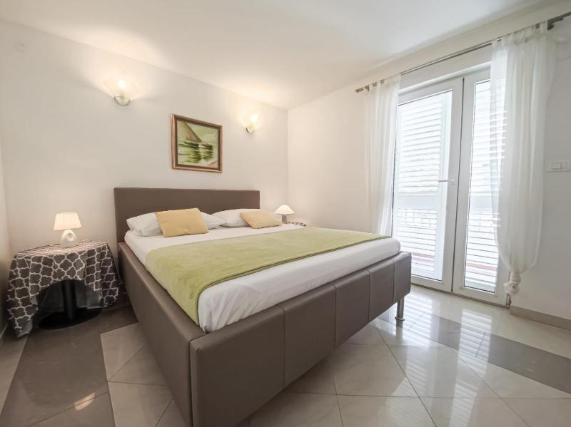 Apartments with parking space Makarska - 20700 - image 15