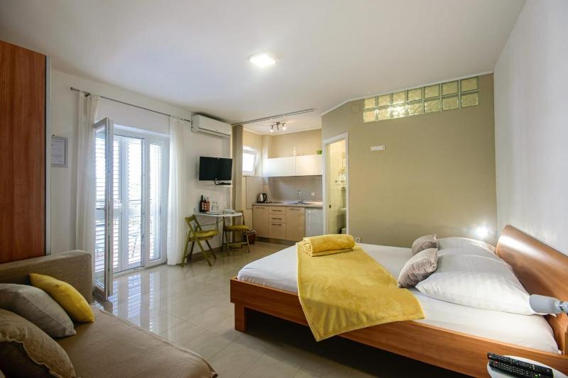 Apartments with parking space Makarska - 20700 - image 23