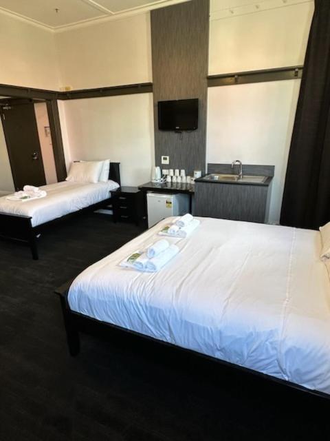Quadruple Room with Shared Bathroom image 4