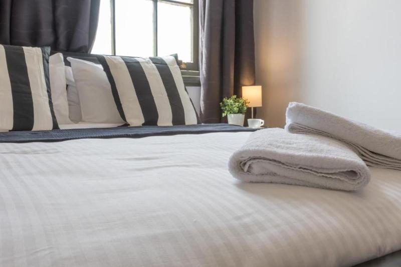 Quadruple Room with Shared Bathroom image 1