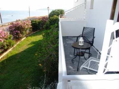 Studio with Side Sea View (2 Adults) image 3