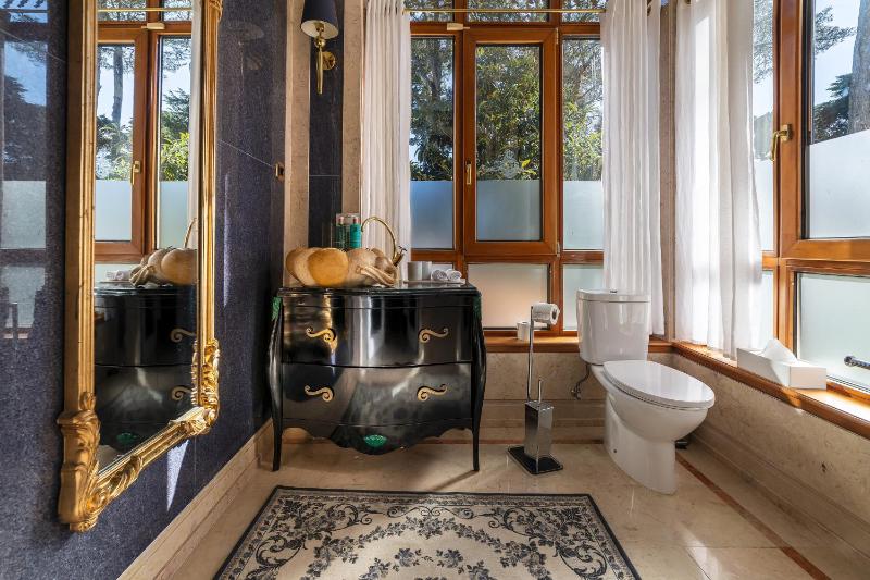 Deluxe Room with Garden View image 4