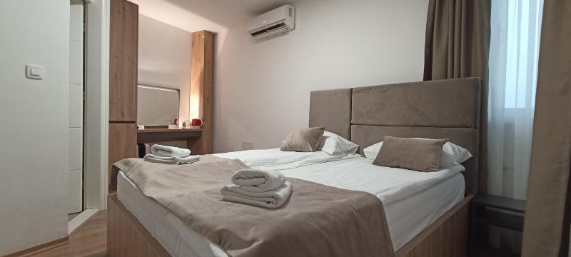 Standard King Room image 3