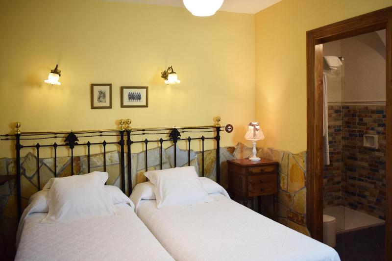 Double or Twin Room image 3