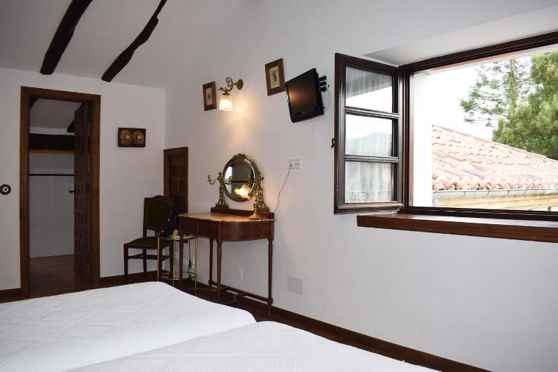 Double or Twin Room image 4