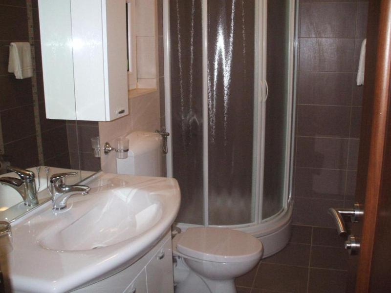 Double Room with Balcony image 4