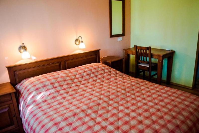 Double Room with Balcony image 3