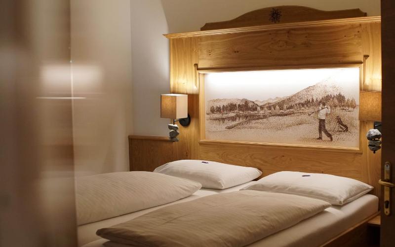 Double Room with Balcony image 3