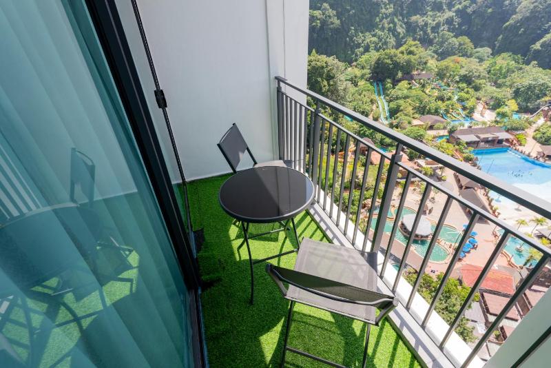 Ipoh Tambun Lost World Sunway Onsen Mina 3R2B 8pax - image 18