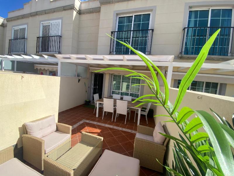 Recently Renovated Family Duplex Overlooking the Pool - image 23