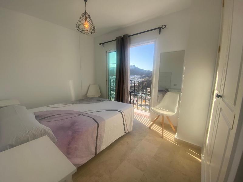 Recently Renovated Family Duplex Overlooking the Pool - image 34