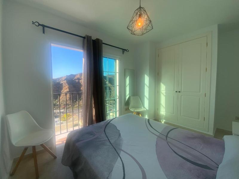 Recently Renovated Family Duplex Overlooking the Pool - image 6