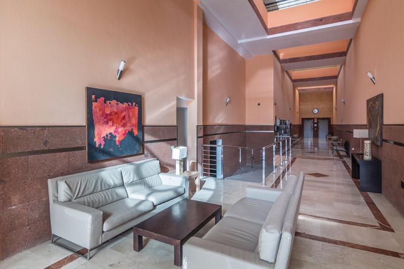 Recently Renovated Family Duplex Overlooking the Pool - image 22