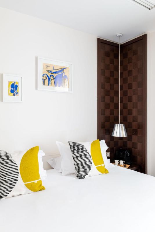 Twin Room image 4