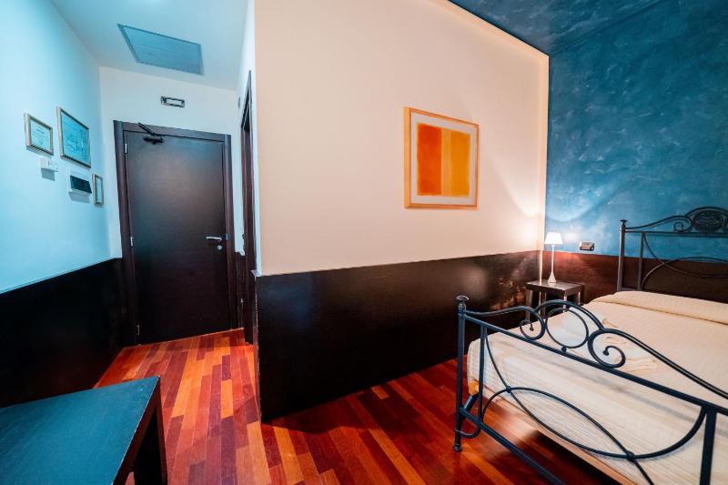 Single Room image 3