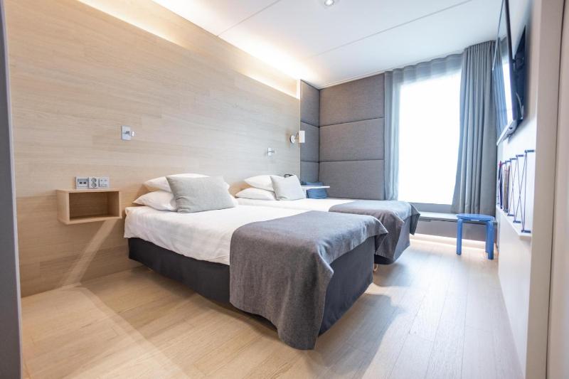 Standard Twin Room image 3