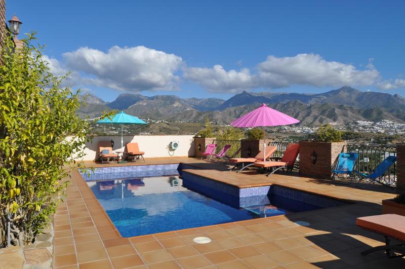Welcome Inn Nerja guest house Luxury Bed & Breakfast - image 2