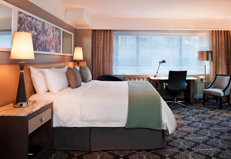 Superior King Room image 2