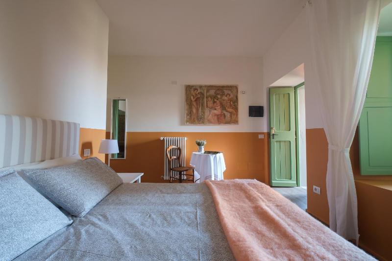 Double Room with Private Bathroom image 1