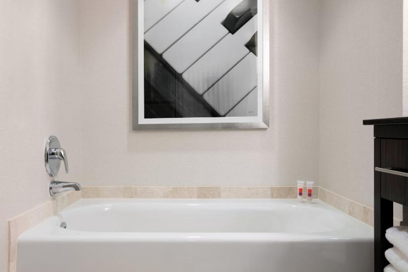 Loews Atlanta Hotel - image 16