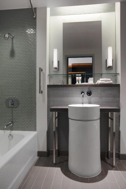 Deluxe Double Room with Two Double Beds image 2