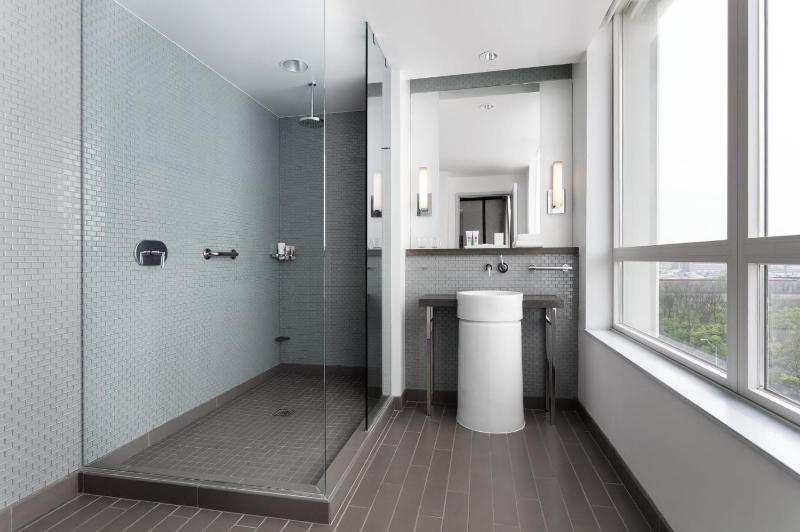 Executive King Suite image 2
