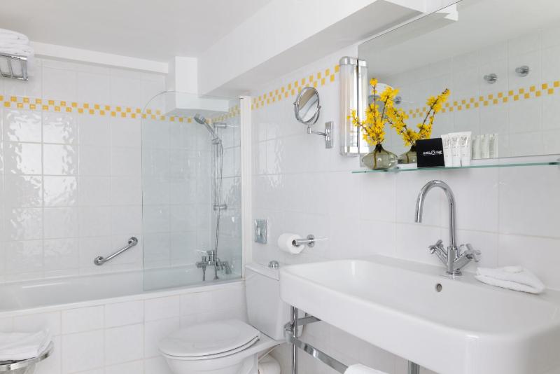 Twin Room image 1