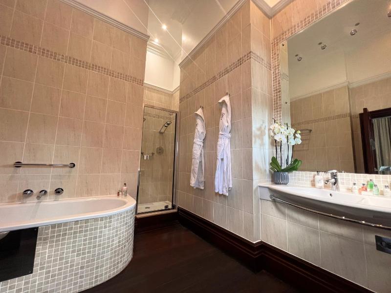 Deluxe Double Room - Main Hotel image 2