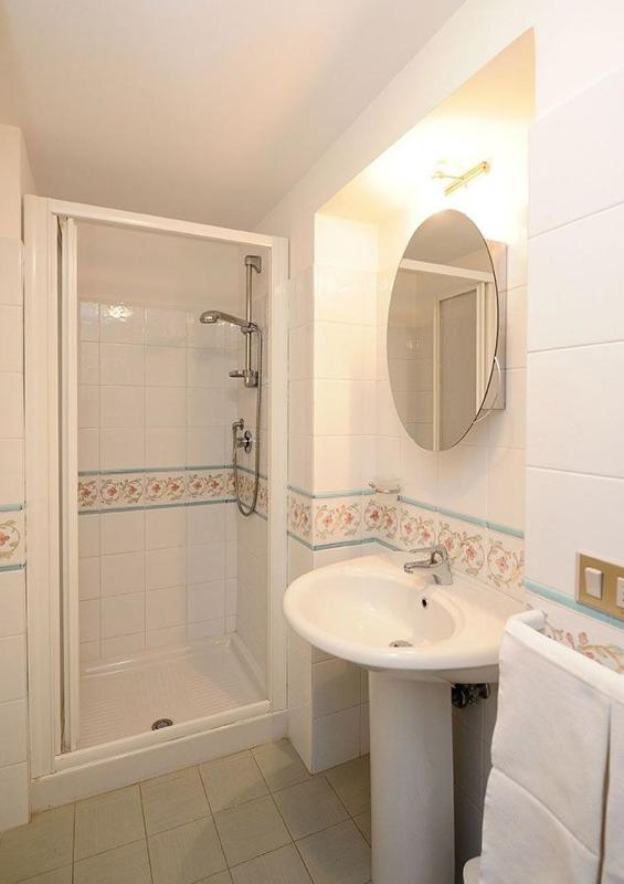 Standard Double Room image 2
