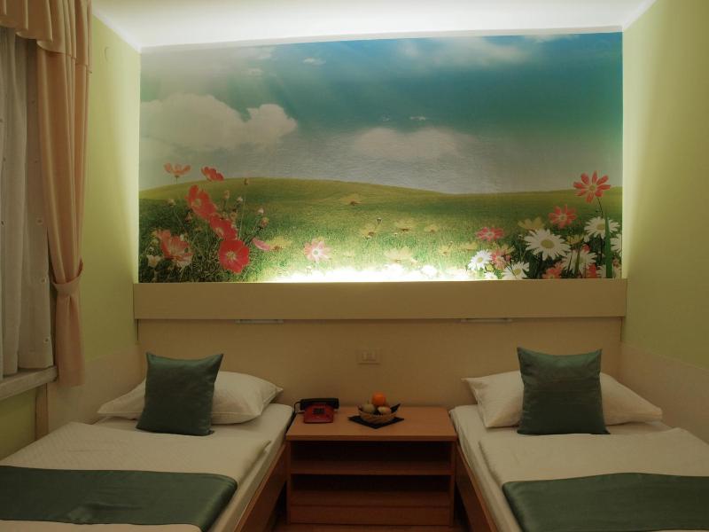 Double Room image 2