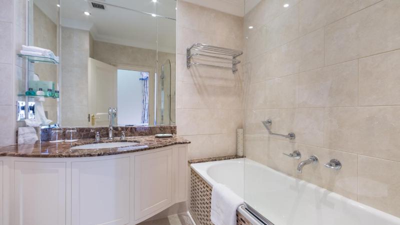 Superior Double Room image 4