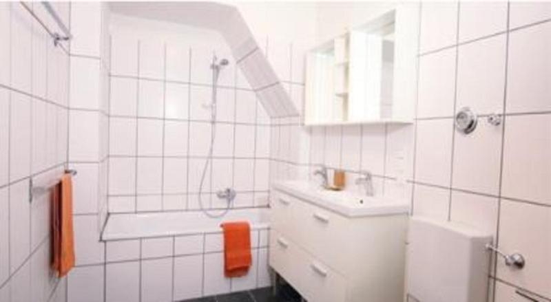 Standard One-Bedroom Apartment 1 image 3