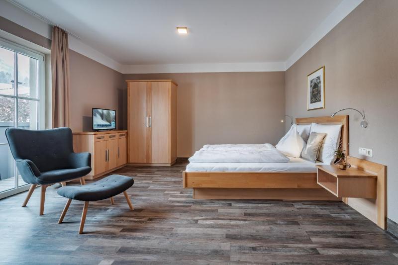 Studio with Balcony image 4