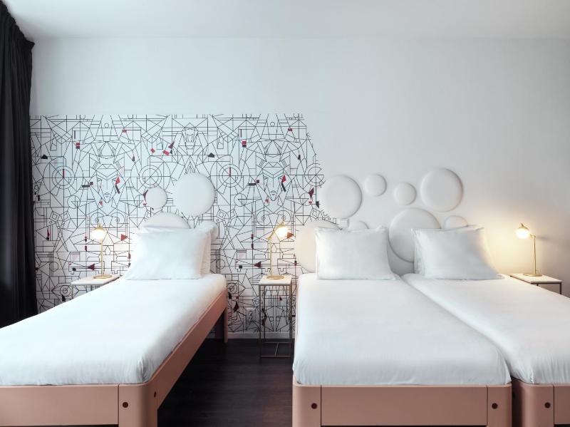 Deluxe Triple Room image 4