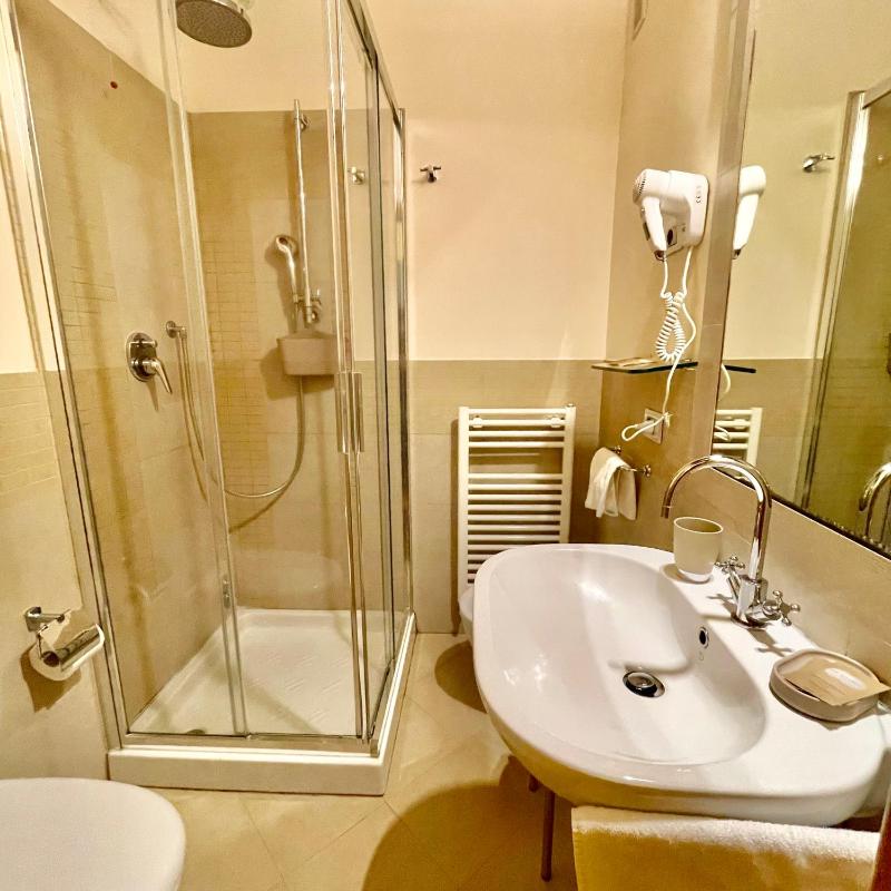 Double Room image 2